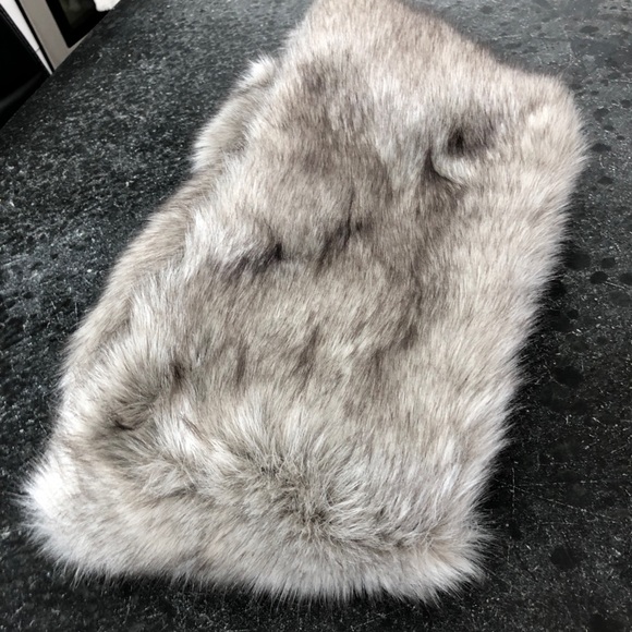 Parkhurst three piece faux fur set, gloves, scarf and head warmer - Picture 4 of 8